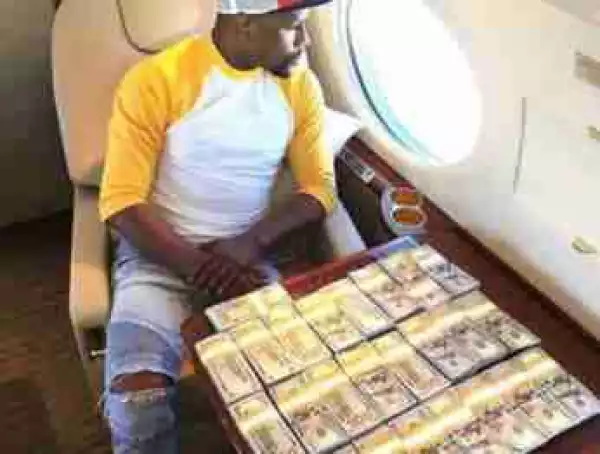 Floyd Mayweather Flaunts $100 Bills On His Private Jet Ahead Of Conor McGregor Mega Fight (Photos)